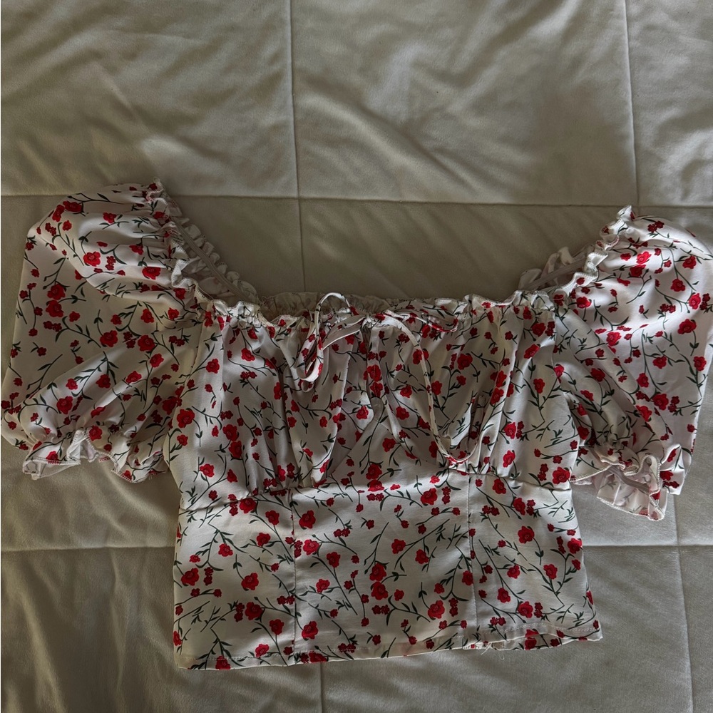 SHEIN Red and White Floral Puff Sleeve Blouse